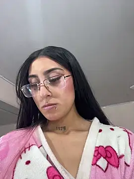 Violeet-Smith online show from 11.20.25