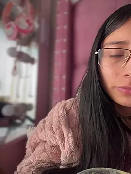 Violeet-Smith online show from 04.15.26