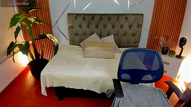 camilaa lux online show from 11.29.25