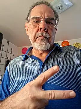 Snapshot of pena633 chatting on 12.14.25 pena633 online show from 12.14.25