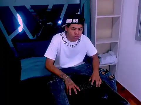 Yordi Alpha online show from 11.07.25