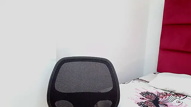 Snapshot of Flirty_Vibes chatting on 11.04.25 Flirty Vibes online show from 11.04.25