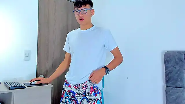 Nicolas Torres  online show from 11.08.25