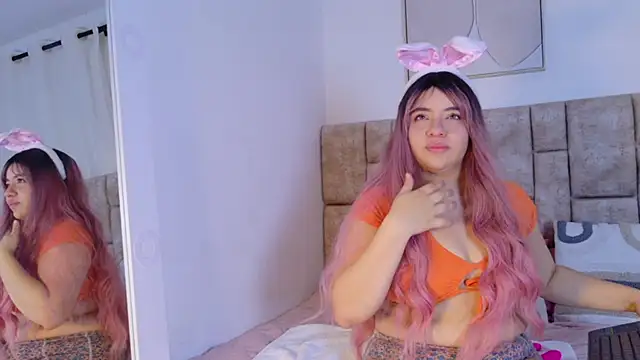 Karina Wong online show from 11.26.25