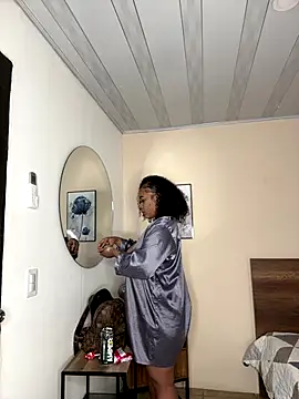 YariRose online show from 11.13.25