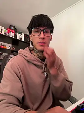 Snapshot of sflps chatting on 12.22.25 sflps online show from 12.22.25