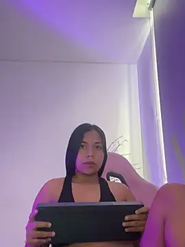 Snapshot of aly_nicols chatting on 01.15.26 aly nicols online show from 01.15.26