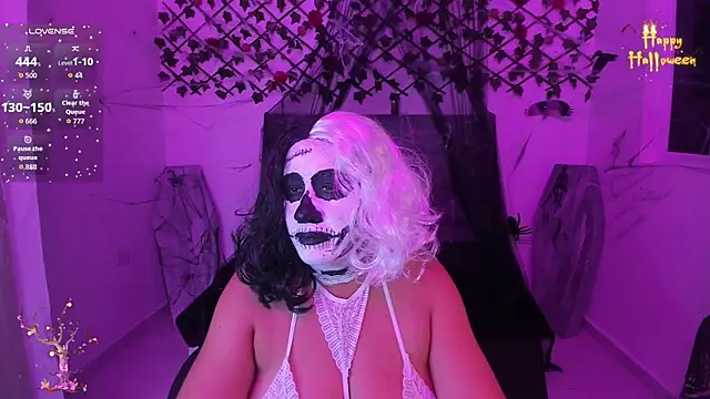 Karly Closson online show from 10.30.25