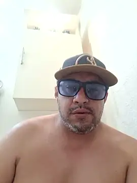 Snapshot of Manu2412 chatting on 10.27.25 Manu2412 online show from 10.27.25