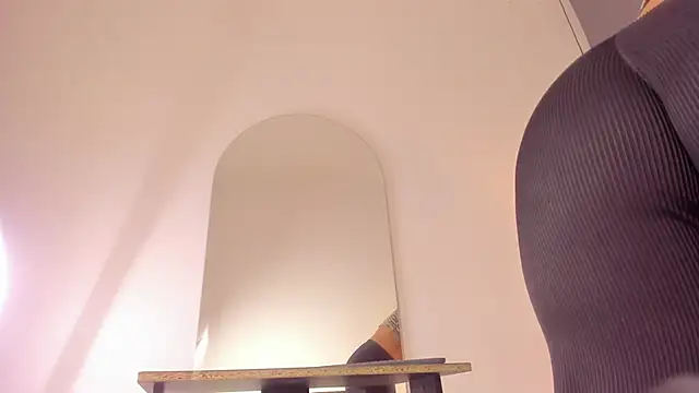 Snapshot of Miss_ambrer_ chatting on 06.30.26 Miss ambrer online show from 06.30.26