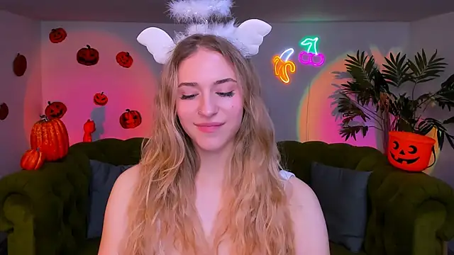 sassy cutie online show from 11.06.25