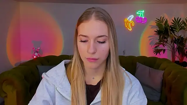 sassy cutie online show from 11.25.25