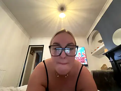 Snapshot of Jenna-LeeXX chatting on 11.06.25 Jenna-LeeXX online show from 11.06.25