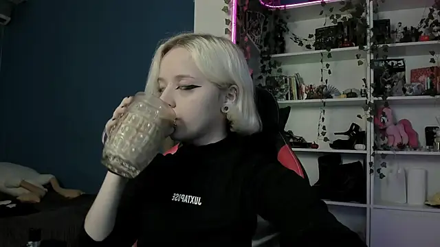 Holy Mistress S online show from 11.18.25