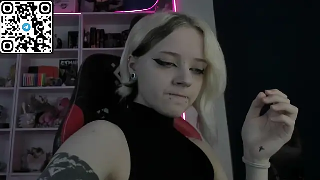 Holy Mistress S online show from 05.10.26