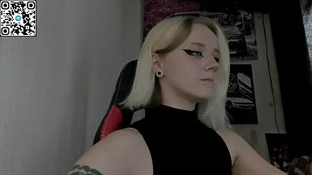 Snapshot of Holy_Mistress_S chatting on 07.10.26 Holy Mistress S online show from 07.10.26
