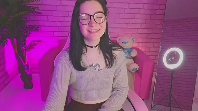 Snapshot of Linda_Sweetiest chatting on 11.21.25 Linda Sweetiest online show from 11.21.25