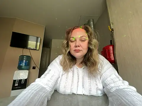 Snapshot of _GloriaLowe_ chatting on 10.27.25  GloriaLowe  online show from 10.27.25