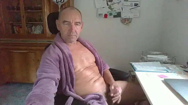 Lutzi1970 online show from 11.17.25