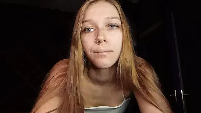 Snapshot of mari_martin chatting on 10.27.25 mari martin online show from 10.27.25