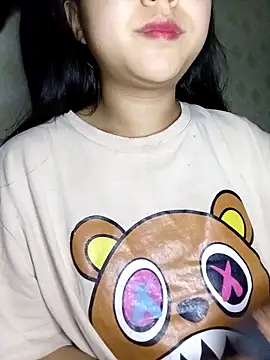 Quynhsumon online show from 02.22.26