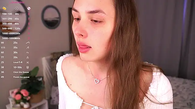 Snapshot of LeonoraWoods chatting on 11.09.25 LeonoraWoods online show from 11.09.25