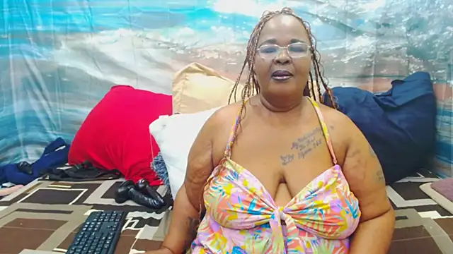 Snapshot of MatureMilfxxx chatting on 06.08.26 MatureMilfxxx online show from 06.08.26