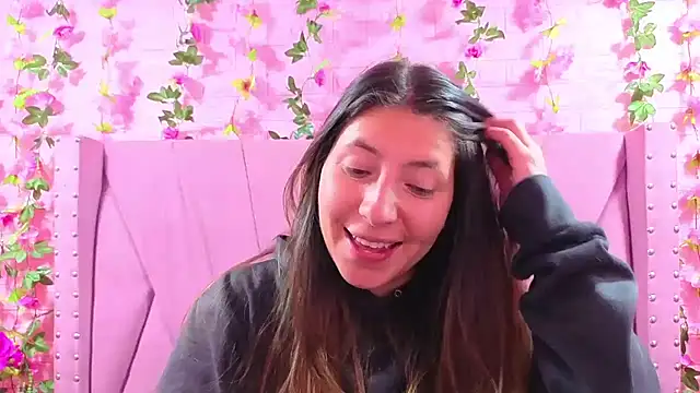 Snapshot of Alyy_Brown chatting on 12.14.25 Alyy Brown online show from 12.14.25