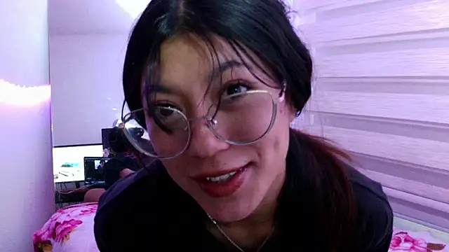 Snapshot of LissyM chatting on 05.02.26 LissyM online show from 05.02.26