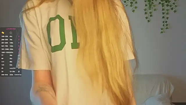 KissyCloud online show from 11.21.25