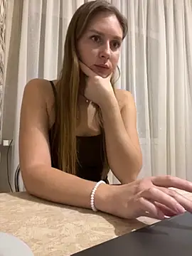 Snapshot of Elina1 chatting on 11.18.25 Elina1 online show from 11.18.25