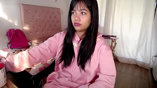 Snapshot of TaylorLight chatting on 11.26.25 TaylorLight online show from 11.26.25