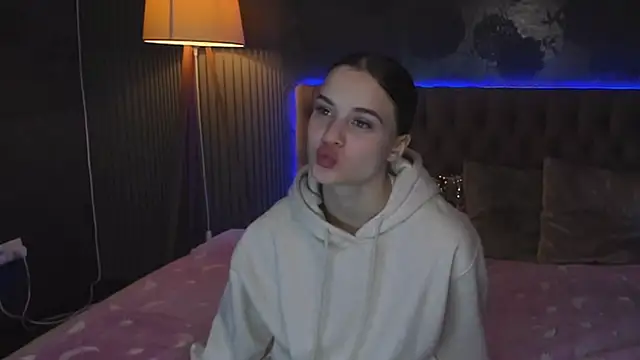 LuisaClover online show from 11.09.25