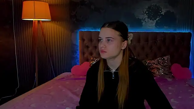 LuisaClover online show from 11.28.25