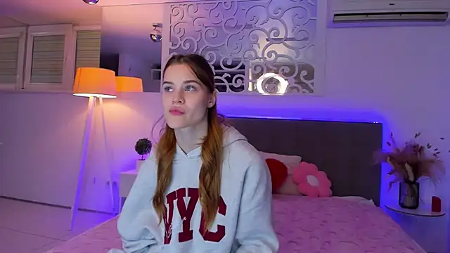 LuisaClover online show from 12.01.25