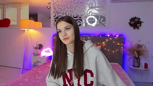 LuisaClover online show from 12.14.25