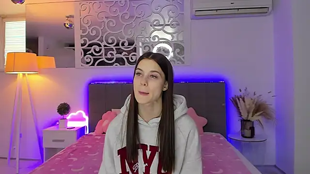 LuisaClover online show from 01.19.26