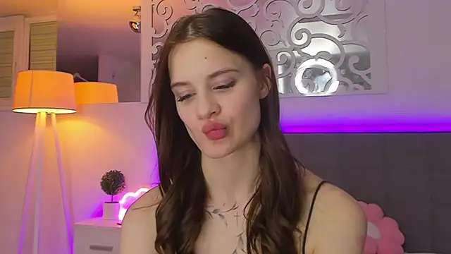 LuisaClover online show from 02.23.26