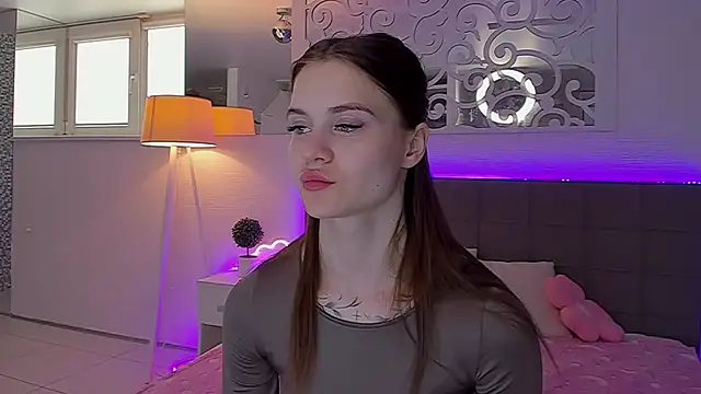 LuisaClover online show from 04.13.26