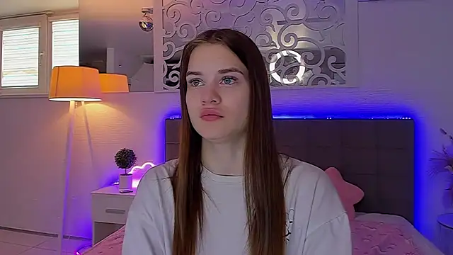 LuisaClover online show from 04.18.26