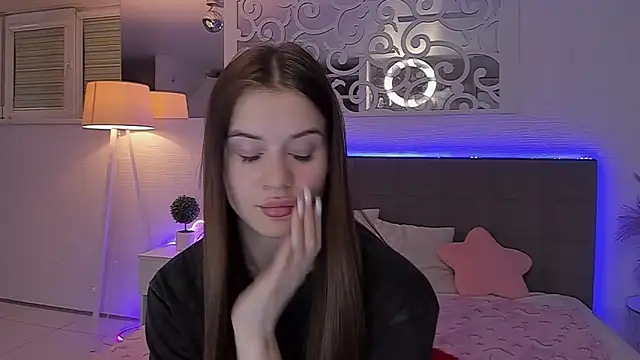 LuisaClover online show from 04.19.26