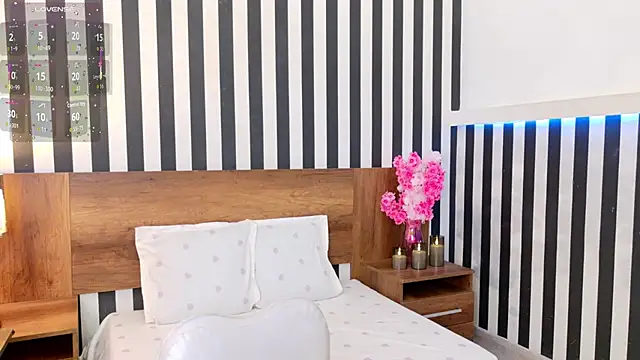 sussiestrawberry online show from 10.25.25