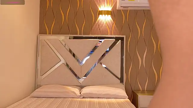 iam nicolle online show from 02.24.26