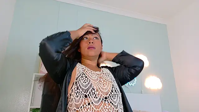 SeleneGibson   online show from 11.18.25