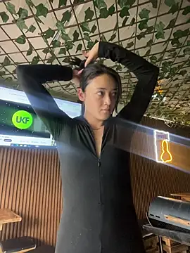 Lia  white online show from 11.23.25