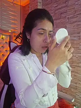 Roxanne Han online show from 02.08.26