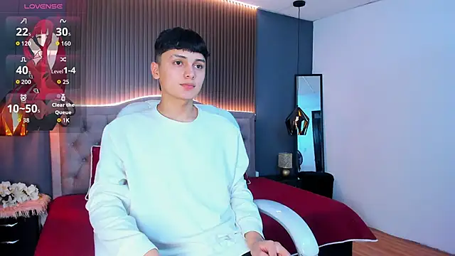 Maxii18  online show from 10.30.25