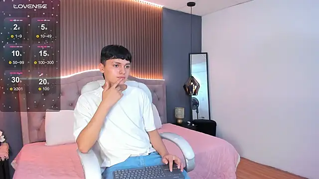 Maxii18  online show from 11.07.25