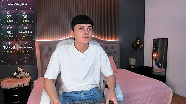 Maxii18  online show from 11.13.25