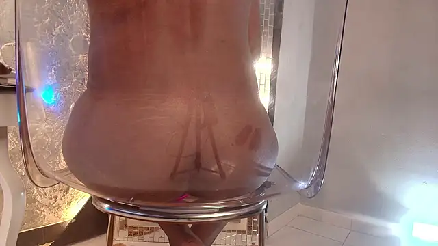 NaomiQueents online show from 11.01.25